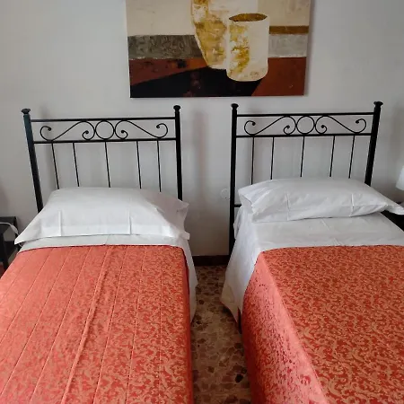 Affittacamerelaquerce Guest house Monte San Savino